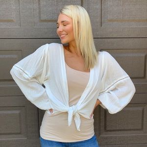 Cover Blouse in white with self tie front